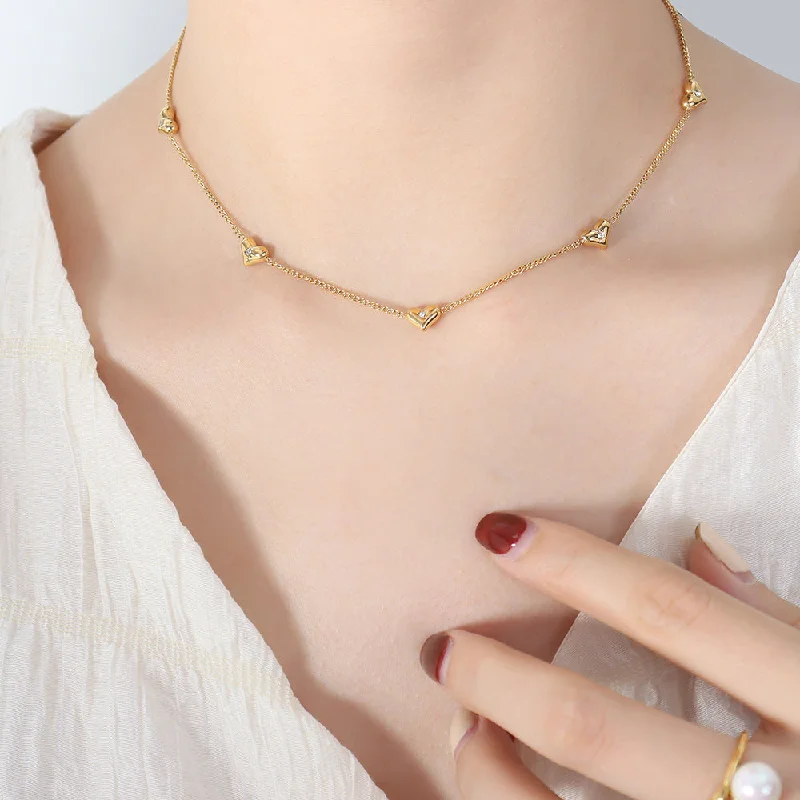 B39 Six-Claw Diamond Gold Necklace