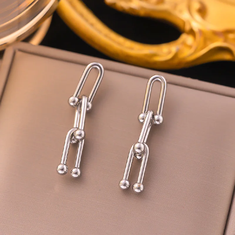 YC [G151] Vachette Clasp Ear Studs [Steel Color]]