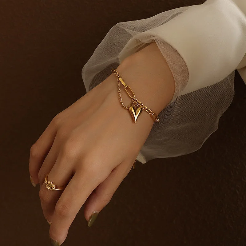 A [569] Heart-Shaped Bracelet Gold