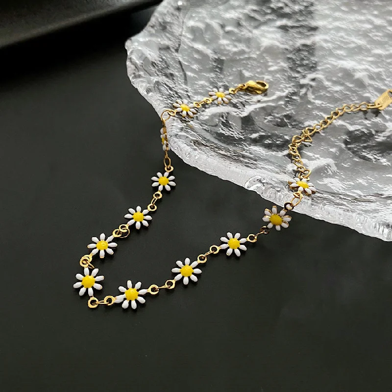 03-D11 Titanium Steel Little Daisy Bracelet Light Color